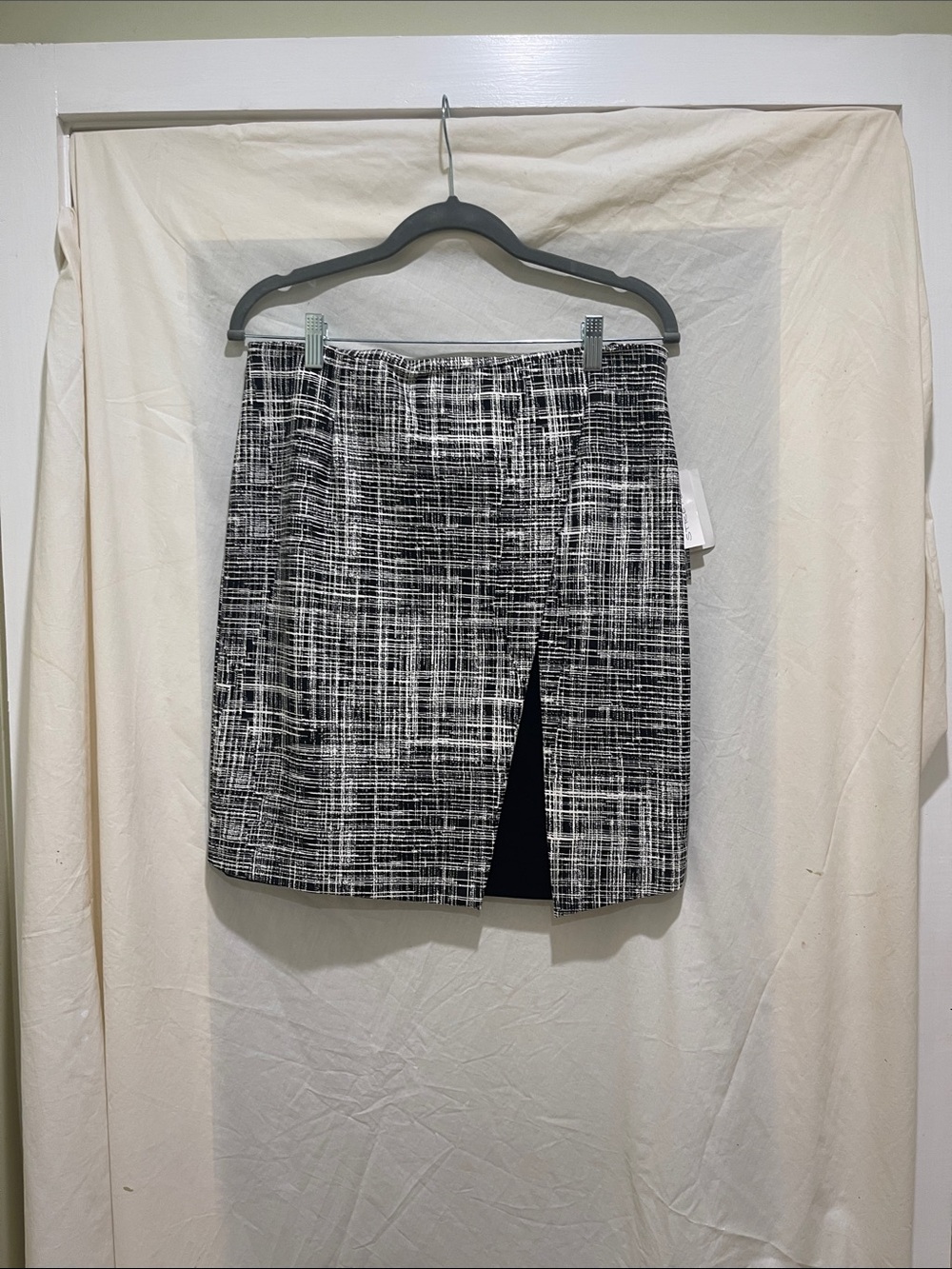 Classic Black & White Textured Pencil Skirt with Front Slit